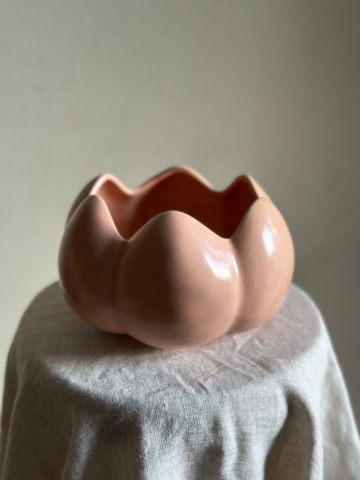 Peach Ceramic Scalloped Lotus