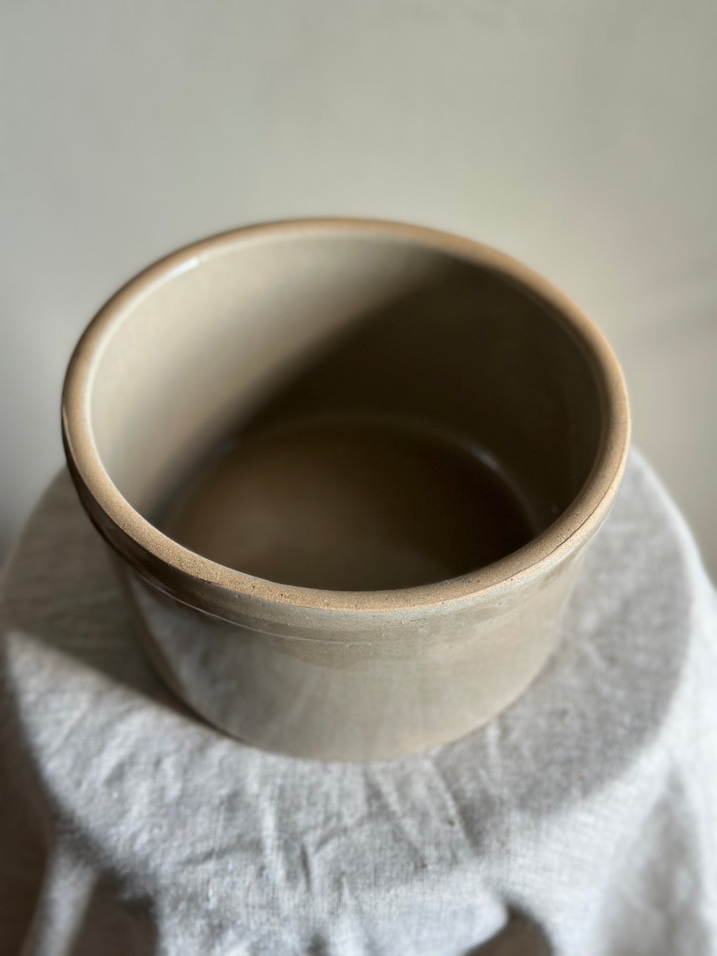 Neutral Crock