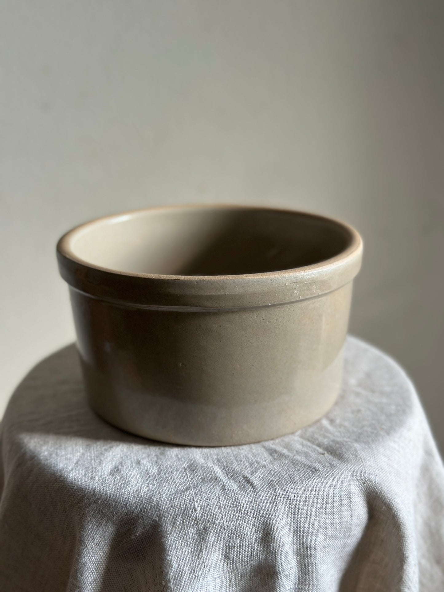Neutral Crock