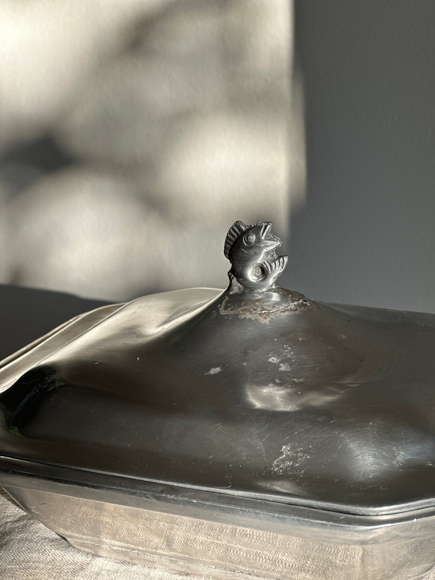 32 oz Pewter Serving Dish w/ Fish Finial