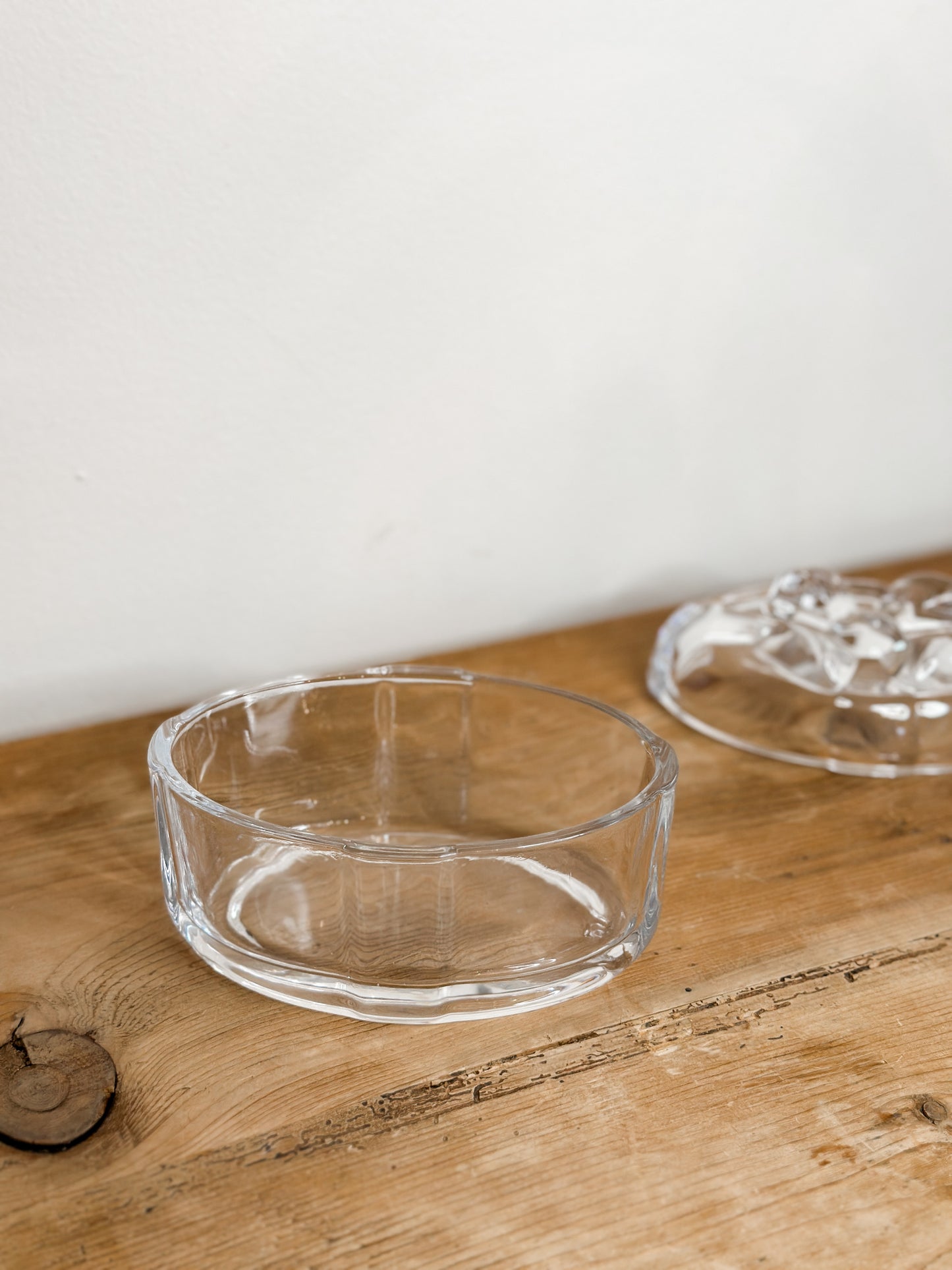 Lidded Glass Flower/Bow Box