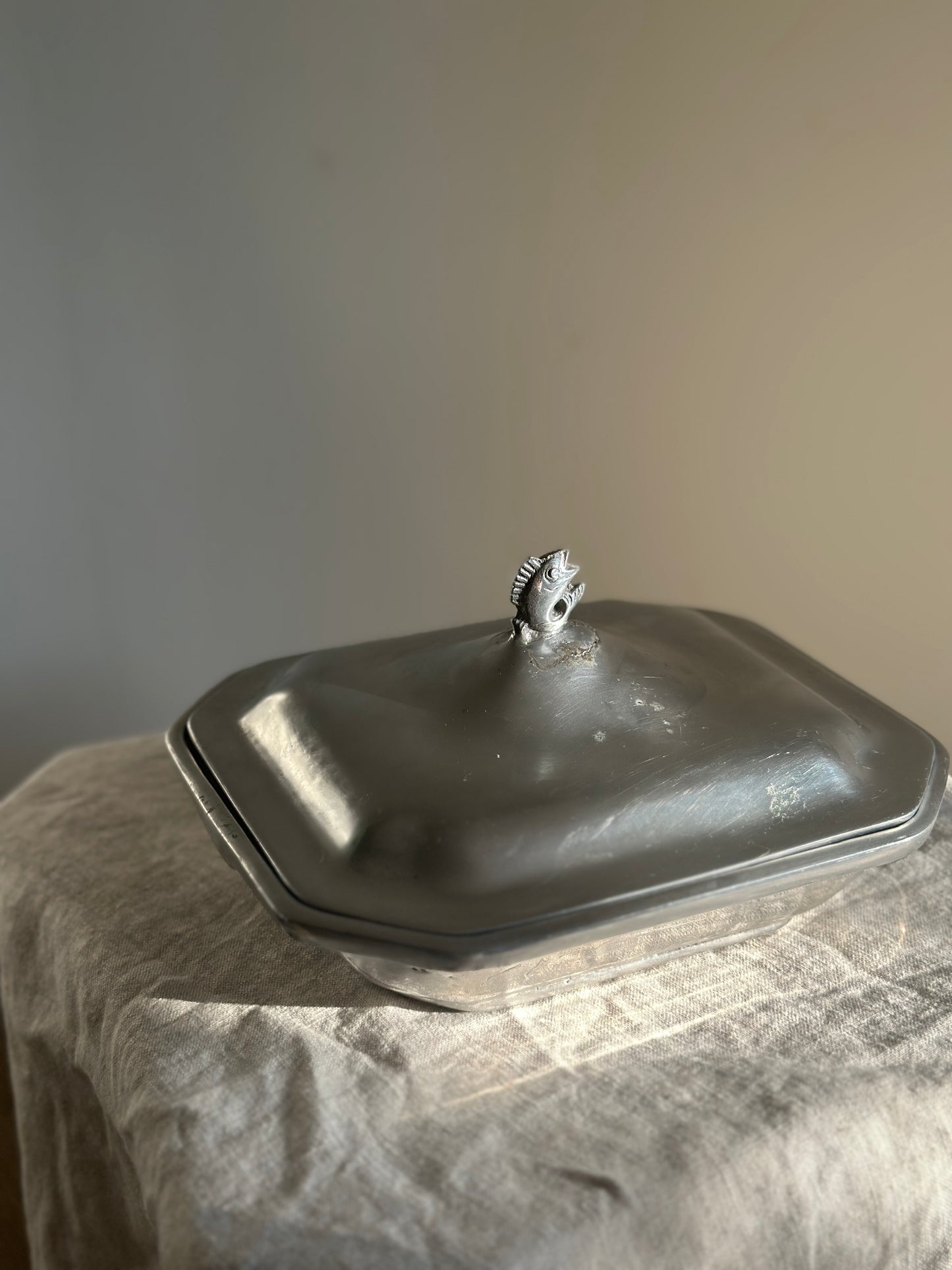 32 oz Pewter Serving Dish w/ Fish Finial
