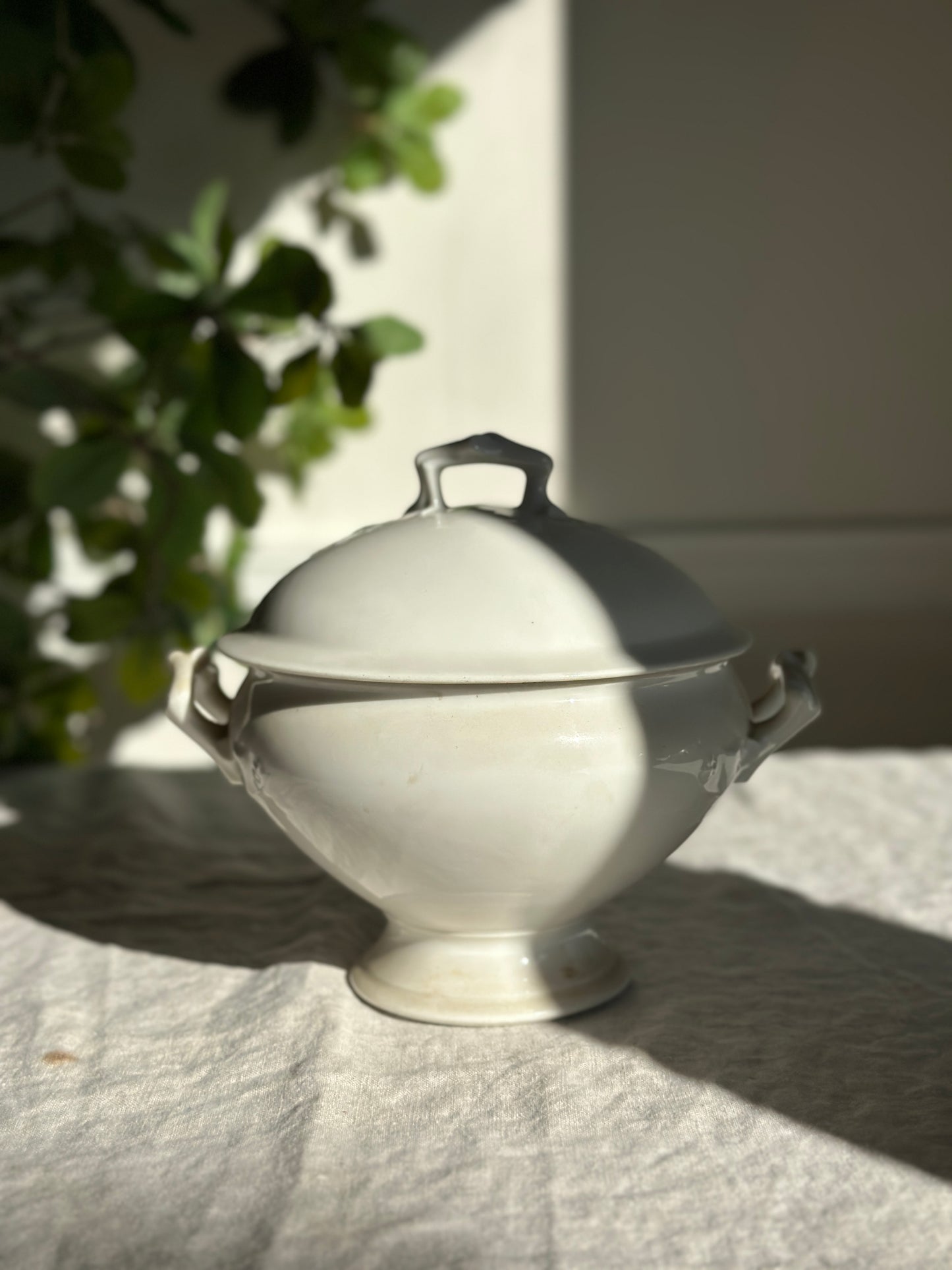 48 oz Round Ironstone Lidded Tureen