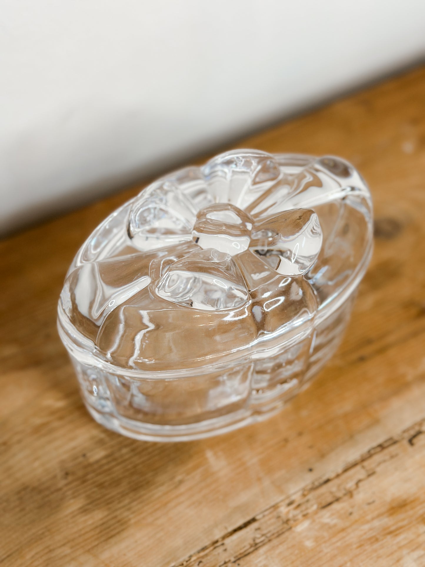 Lidded Glass Flower/Bow Box