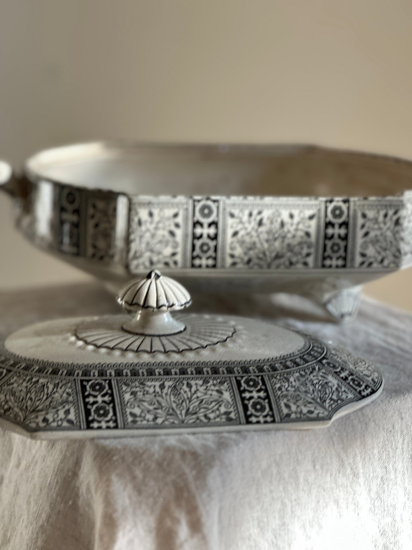 Antique, 1884 B.P.CO "Candahar" Lidded Tureen (Large)