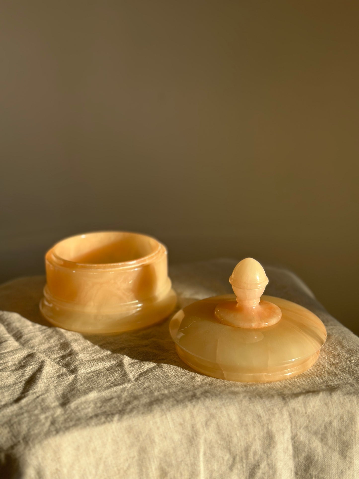 12 oz Peach Alabaster Lidded Dish