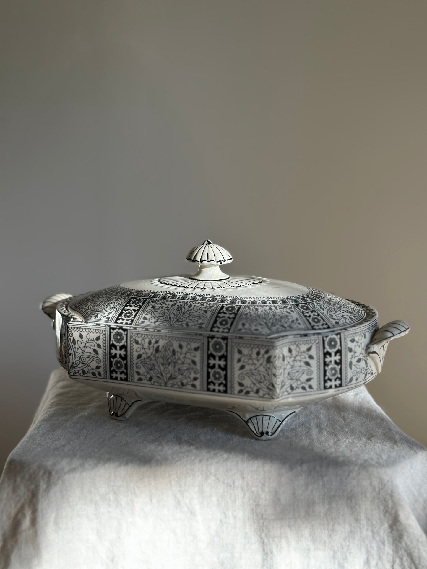 Antique, 1884 B.P.CO "Candahar" Lidded Tureen (Large)