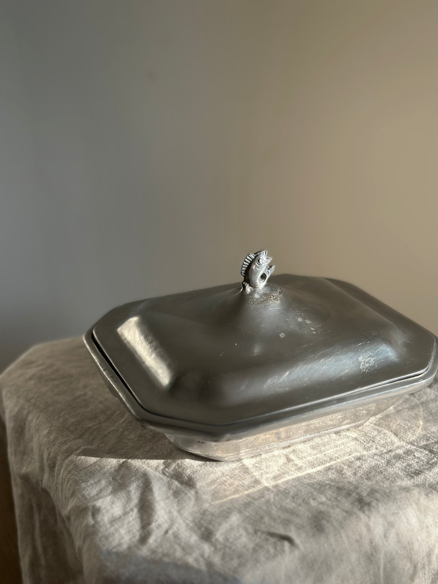 32 oz Pewter Serving Dish w/ Fish Finial