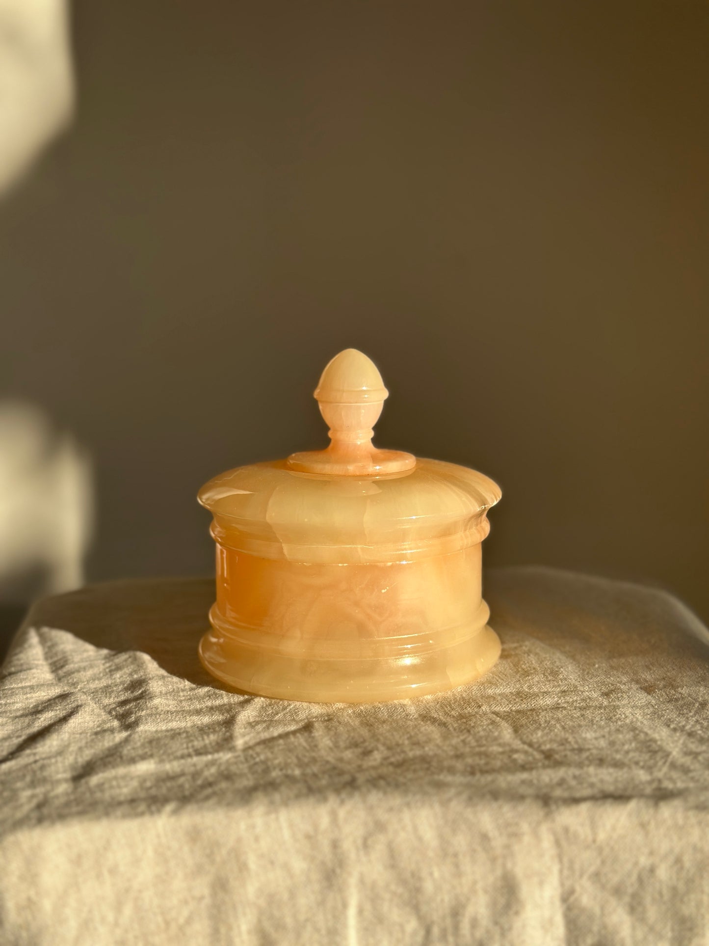 12 oz Peach Alabaster Lidded Dish