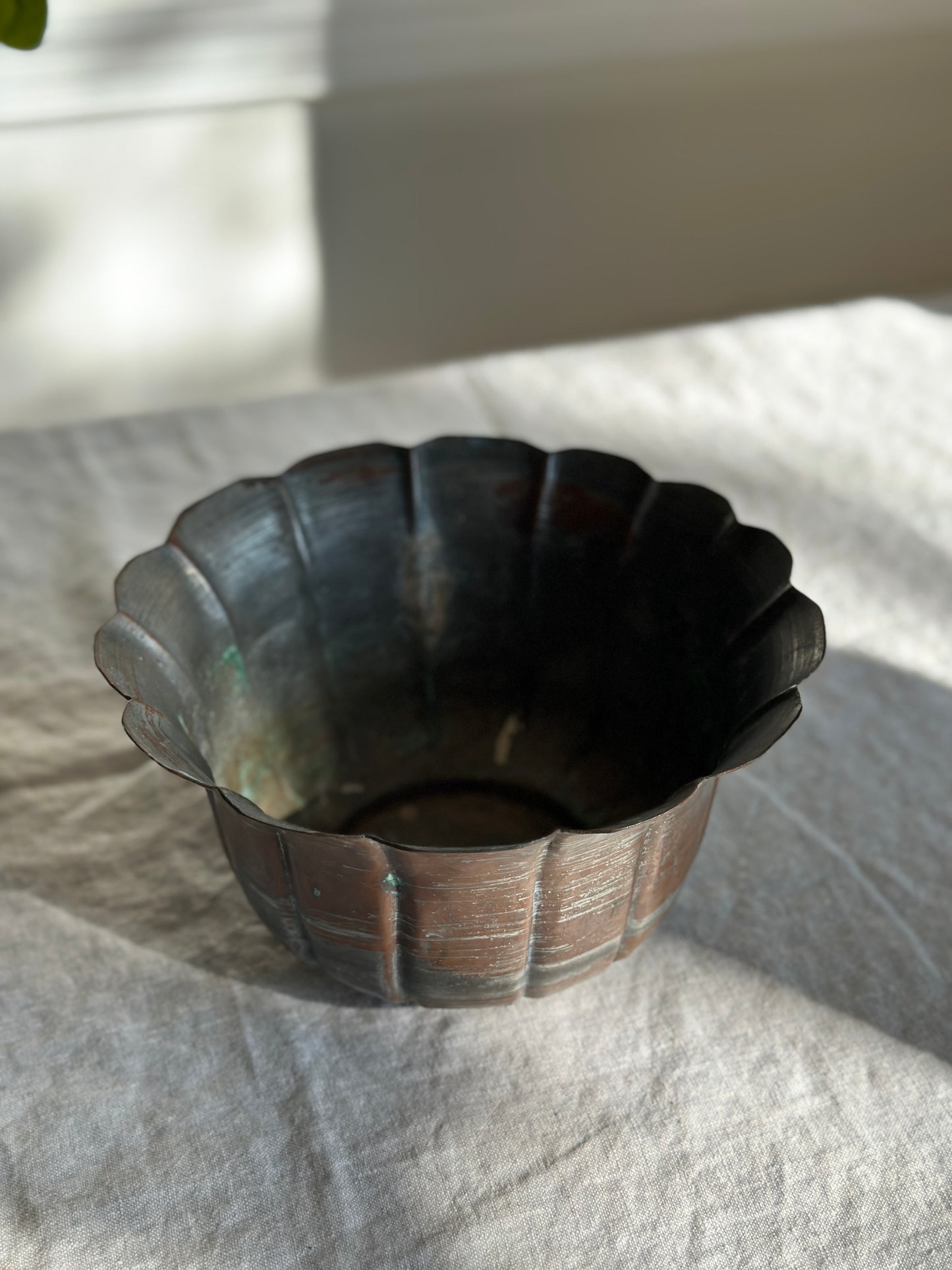48 oz Fluted Scalloped Copper on Silver Metal Planter