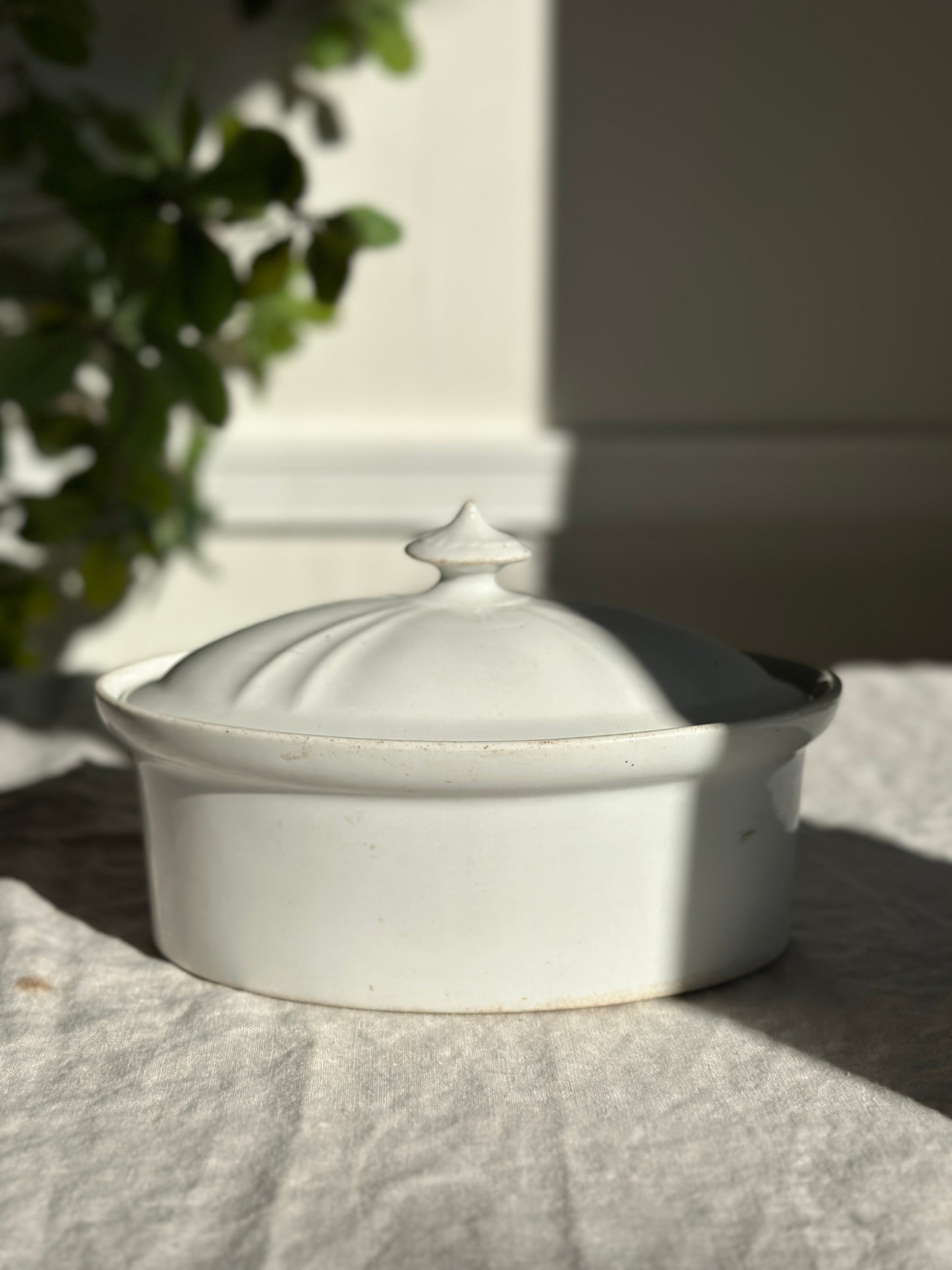 48 oz Oval Ironstone Lidded Dish
