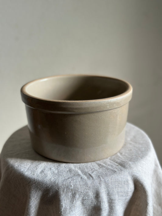Neutral Crock
