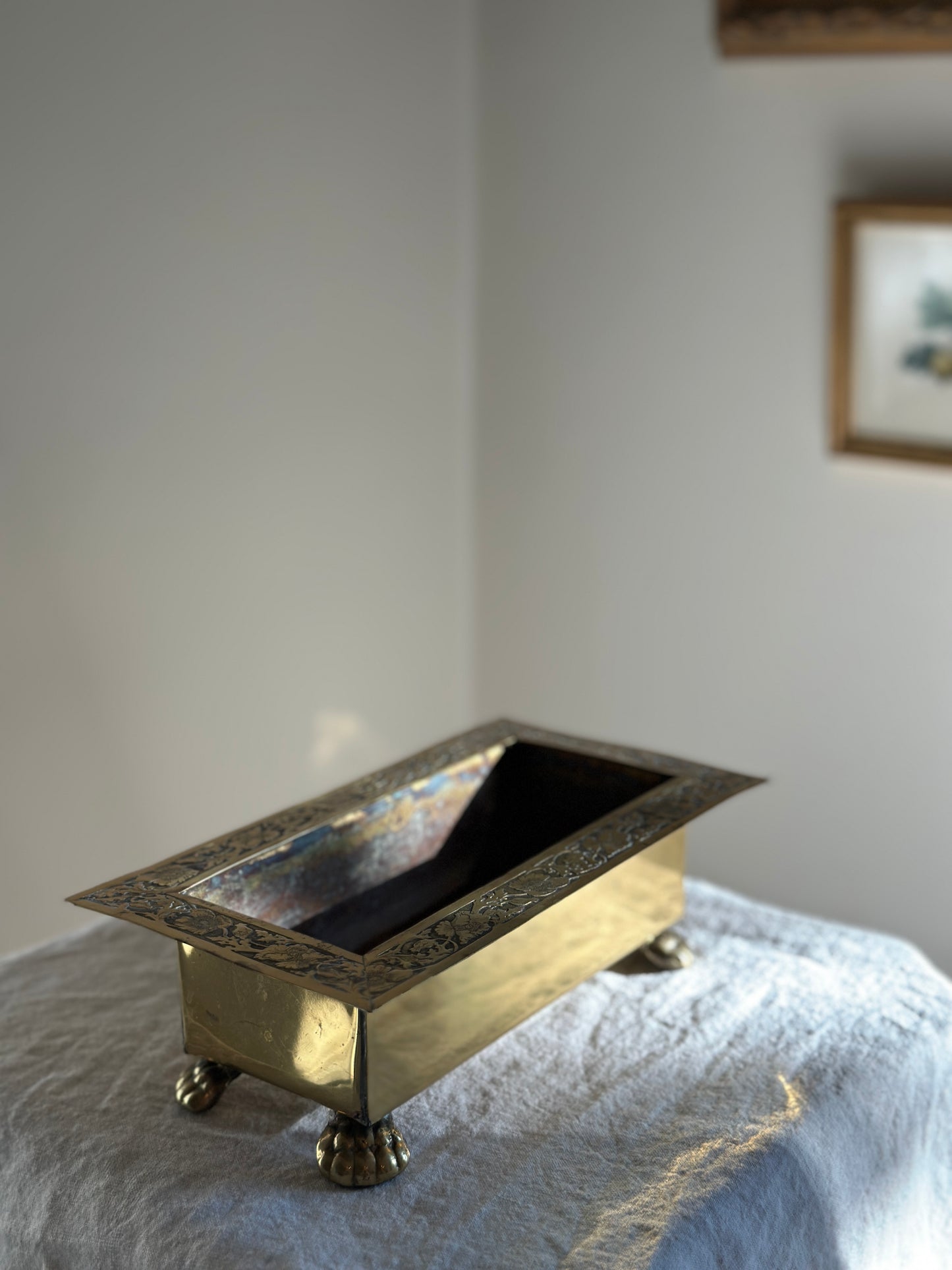 32 oz Embossed Brass Planter w/ Lion Paw Feet