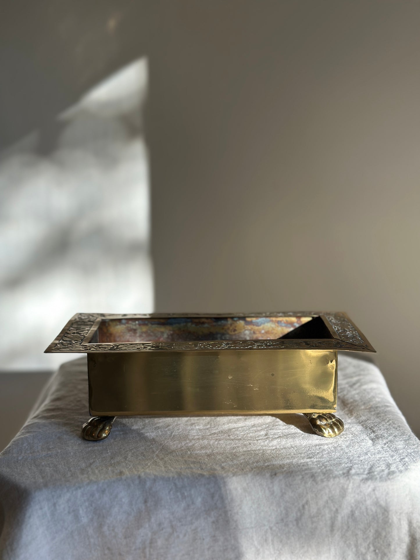 32 oz Embossed Brass Planter w/ Lion Paw Feet